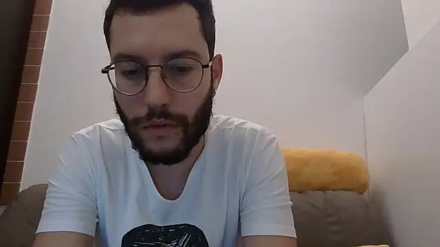 Snapshot of Amicisegreti chatting on 12/15/25, 06:28 Amicisegreti online show from 12/15/25, 06:28