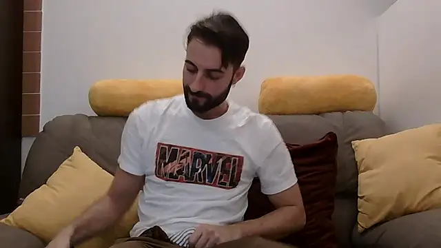 Snapshot of Amicisegreti chatting on 12/17/25, 04:24 Amicisegreti online show from 12/17/25, 04:24