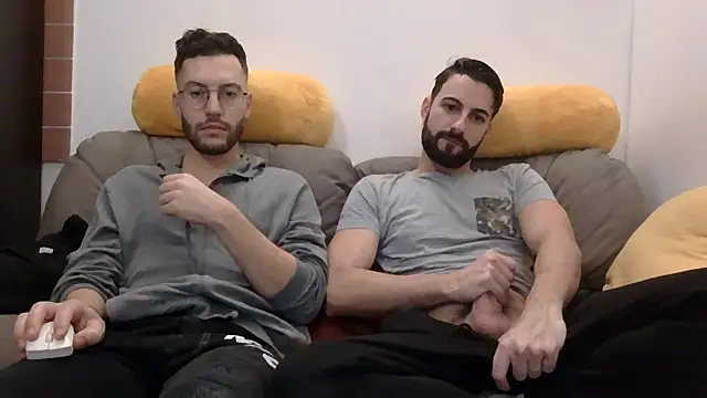 Snapshot of Amicisegreti chatting on 12/19/25, 06:31 Amicisegreti online show from 12/19/25, 06:31