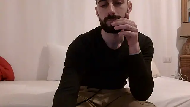 Amicisegreti online show from 03/27/26, 05:45