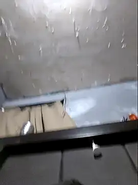 Snapshot of Aaia93 chatting on 12/21/25, 01:02 Aaia93 online show from 12/21/25, 01:02