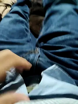 Snapshot of Aaia93 chatting on 01/17/26, 04:39 Aaia93 online show from 01/17/26, 04:39