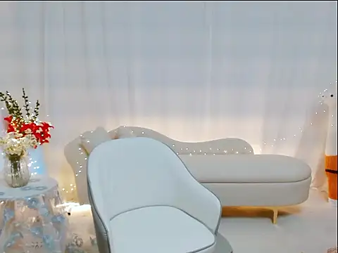 Snapshot of OL-Lily chatting on 09/15/25, 02:39 OL-Lily online show from 09/15/25, 02:39