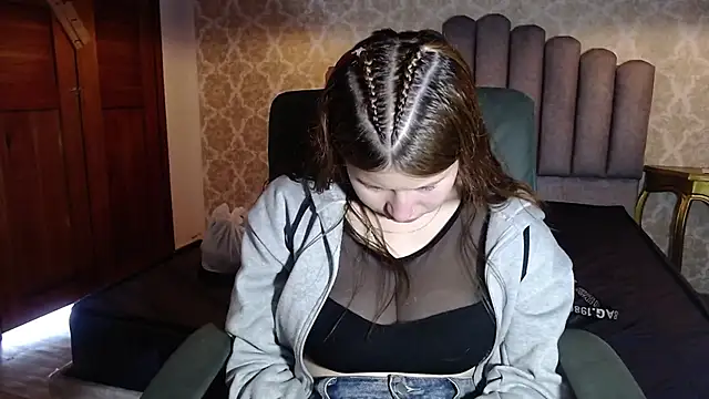 Olivia11  online show from 10/11/25, 12:15