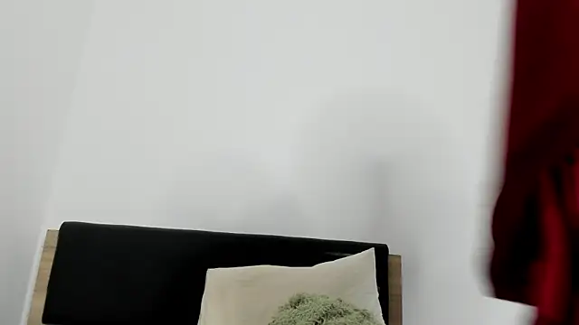 Snapshot of Soyun_Mia chatting on 12/04/25, 08:28 Soyun Mia online show from 12/04/25, 08:28