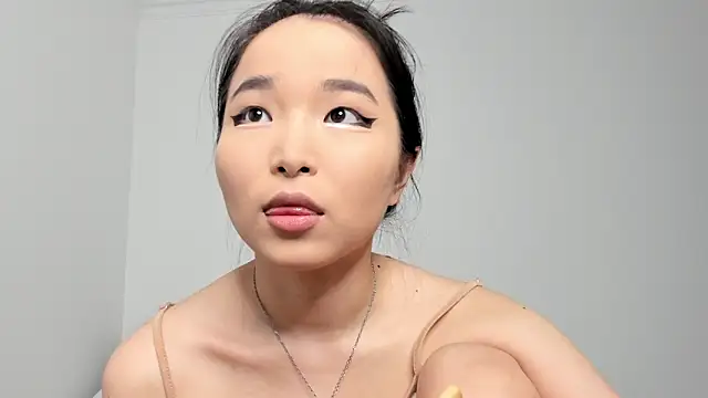 Soyun Mia online show from 05/08/26, 12:10