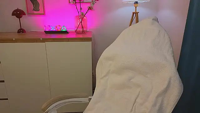  Den1s  online show from 02/19/26, 12:23