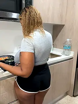 Snapshot of x_deluLuz_x chatting on 10/16/25, 03:07 x deluLuz x online show from 10/16/25, 03:07