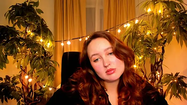 Snapshot of LindaCarson chatting on 11/18/25, 10:20 LindaCarson online show from 11/18/25, 10:20