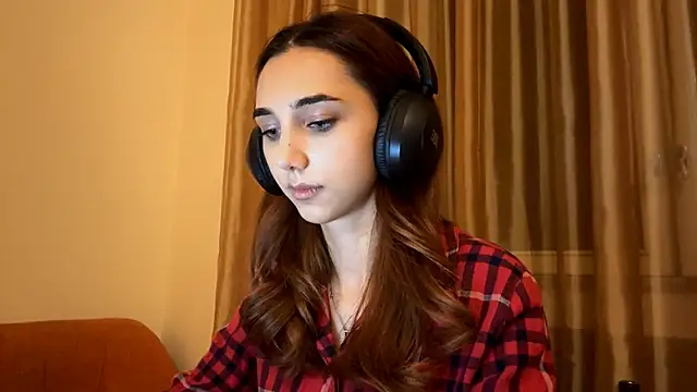 Snapshot of LinaMour chatting on 09/17/25, 10:22 LinaMour online show from 09/17/25, 10:22