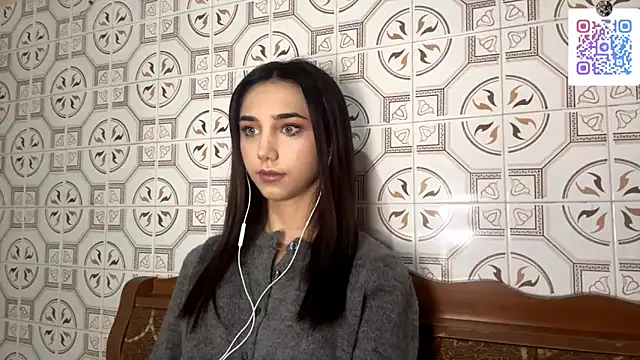 Snapshot of LinaMour chatting on 11/19/25, 10:10 LinaMour online show from 11/19/25, 10:10