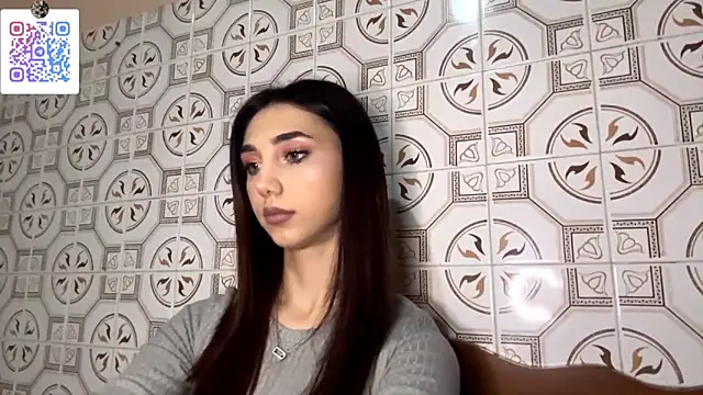 Snapshot of LinaMour chatting on 12/15/25, 10:14 LinaMour online show from 12/15/25, 10:14