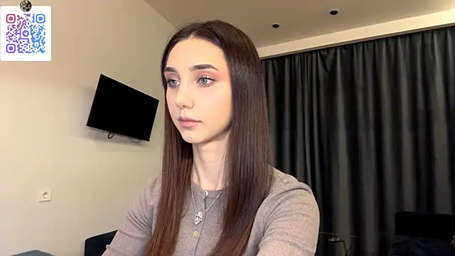 Snapshot of LinaMour chatting on 12/21/25, 10:06 LinaMour online show from 12/21/25, 10:06