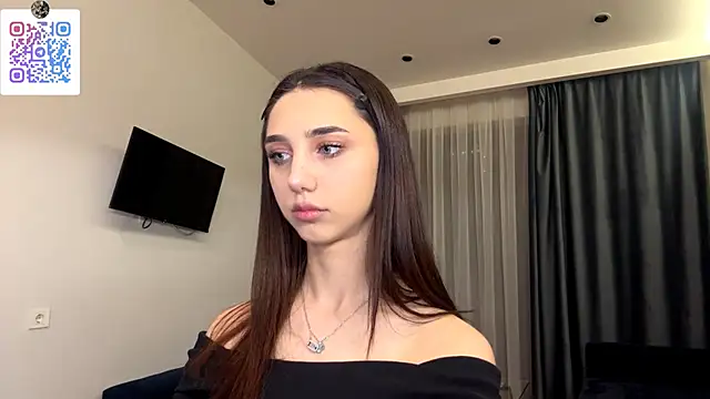 Snapshot of LinaMour chatting on 12/22/25, 10:18 LinaMour online show from 12/22/25, 10:18