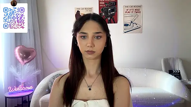 LinaMour online show from 05/18/26, 04:07