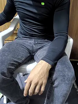 Snapshot of yazinyazin1 chatting on 11/03/25, 08:43 yazinyazin1 online show from 11/03/25, 08:43