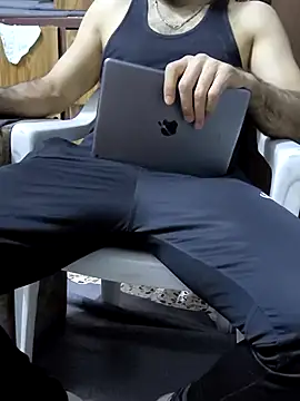 Snapshot of yazinyazin1 chatting on 11/04/25, 07:13 yazinyazin1 online show from 11/04/25, 07:13