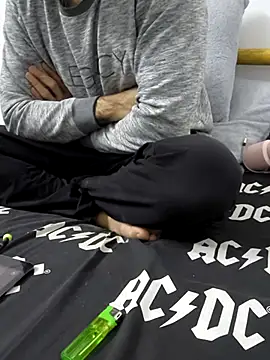 Snapshot of yazinyazin1 chatting on 11/13/25, 02:10 yazinyazin1 online show from 11/13/25, 02:10