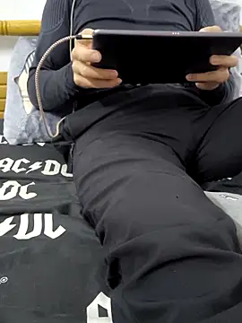 Snapshot of yazinyazin1 chatting on 11/17/25, 06:24 yazinyazin1 online show from 11/17/25, 06:24