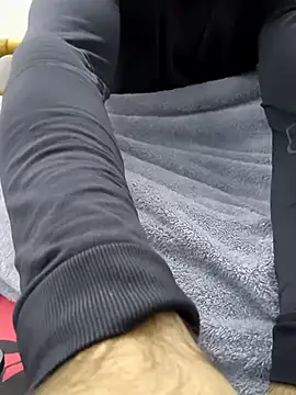 Snapshot of yazinyazin1 chatting on 11/24/25, 09:47 yazinyazin1 online show from 11/24/25, 09:47