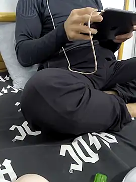 Snapshot of yazinyazin1 chatting on 11/27/25, 01:18 yazinyazin1 online show from 11/27/25, 01:18