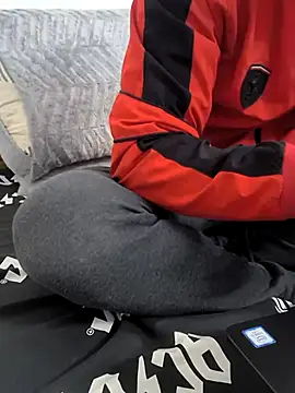 Snapshot of yazinyazin1 chatting on 11/29/25, 11:24 yazinyazin1 online show from 11/29/25, 11:24