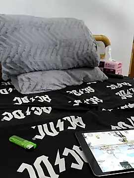 Snapshot of yazinyazin1 chatting on 11/30/25, 09:02 yazinyazin1 online show from 11/30/25, 09:02