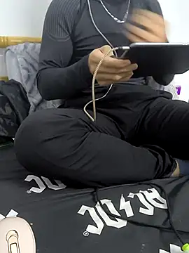 Snapshot of yazinyazin1 chatting on 12/02/25, 01:22 yazinyazin1 online show from 12/02/25, 01:22