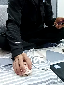 Snapshot of yazinyazin1 chatting on 12/13/25, 09:09 yazinyazin1 online show from 12/13/25, 09:09