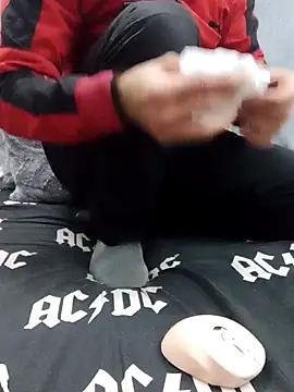 Snapshot of yazinyazin1 chatting on 12/16/25, 06:13 yazinyazin1 online show from 12/16/25, 06:13