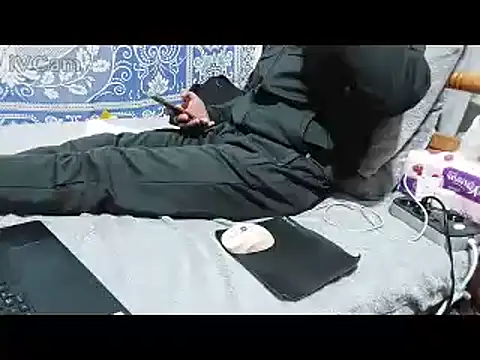 yazinyazin1 online show from 02/18/26, 06:15