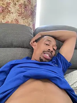 Snapshot of fitsexyman chatting on 12/19/25, 01:07 fitsexyman online show from 12/19/25, 01:07