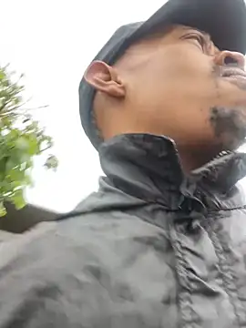 Snapshot of fitsexyman chatting on 12/22/25, 05:59 fitsexyman online show from 12/22/25, 05:59