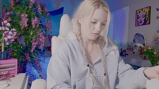 Talulaa online show from 04/13/26, 07:41