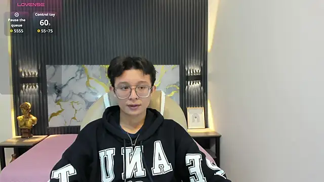 SantiagoRusso18 online show from 11/09/25, 12:36