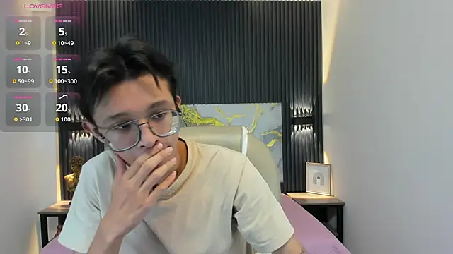 SantiagoRusso18 online show from 11/14/25, 12:15