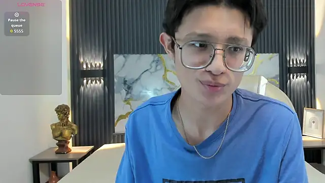 SantiagoRusso18 online show from 11/25/25, 02:00