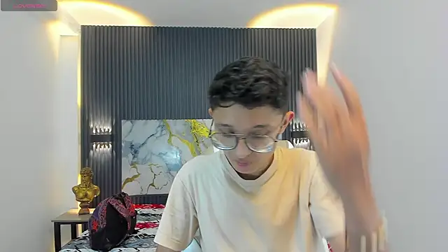 SantiagoRusso18 online show from 12/15/25, 12:42