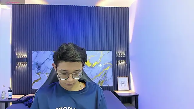 SantiagoRusso18 online show from 02/02/26, 08:07