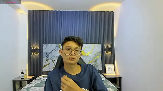 SantiagoRusso18 online show from 02/12/26, 08:26