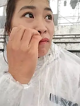 tuyetnhi-00 online show from 11/03/25, 02:02