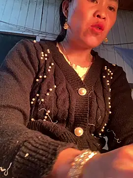 tuyetnhi-00 online show from 01/15/26, 11:04