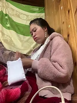 tuyetnhi-00 online show from 02/01/26, 12:31