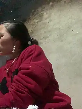 tuyetnhi-00 online show from 02/04/26, 01:17