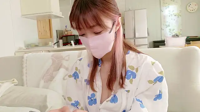 Snapshot of SUZU_1201 chatting on 09/12/25, 12:22 SUZU 1201 online show from 09/12/25, 12:22