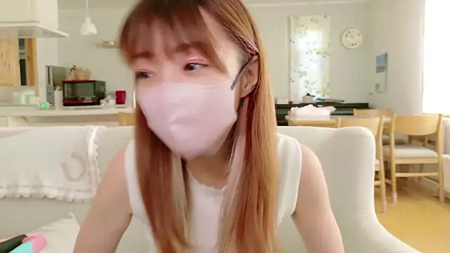 Snapshot of SUZU_1201 chatting on 10/04/25, 01:58 SUZU 1201 online show from 10/04/25, 01:58