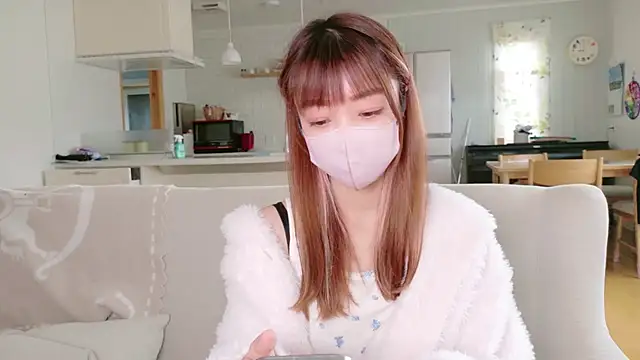 Snapshot of SUZU_1201 chatting on 10/20/25, 12:00 SUZU 1201 online show from 10/20/25, 12:00