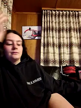 YoungLiisaxx online show from 02/04/26, 06:14