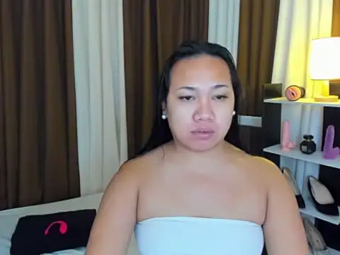 Snapshot of TsUncutKaren chatting on 10/27/25, 08:46 TsUncutKaren online show from 10/27/25, 08:46