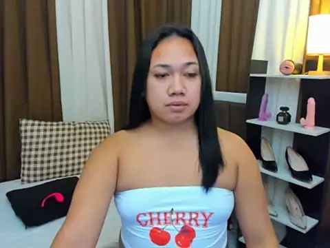 Snapshot of TsUncutKaren chatting on 10/28/25, 08:33 TsUncutKaren online show from 10/28/25, 08:33